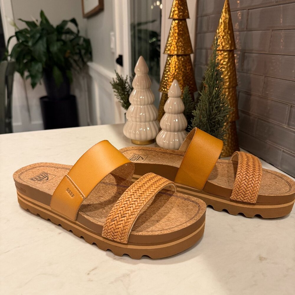 NWOT Women's Reef Vista Hi Sandals - Size 10